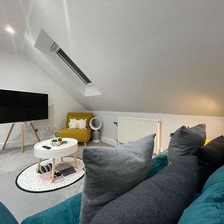 Unique Luxury Detached Apartment In Windsor That Sleeps 4 Exterior photo