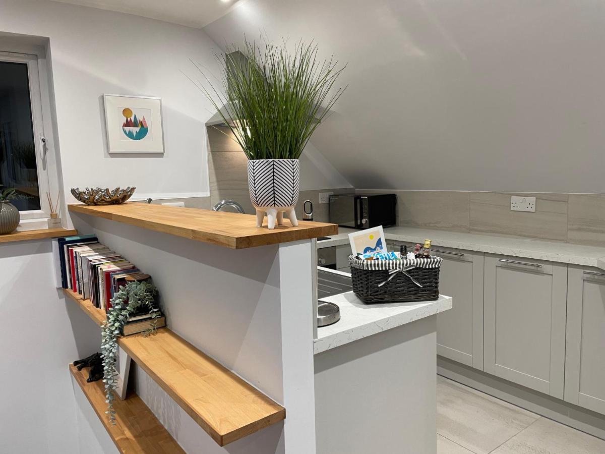 Unique Luxury Detached Apartment In Windsor That Sleeps 4 Exterior photo