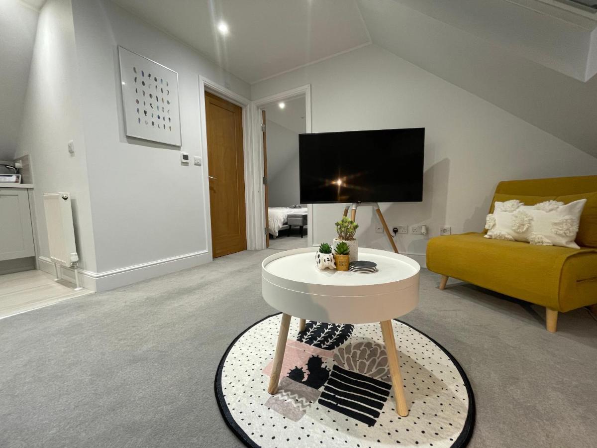 Unique Luxury Detached Apartment In Windsor That Sleeps 4 Exterior photo