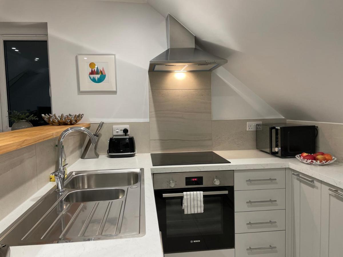 Unique Luxury Detached Apartment In Windsor That Sleeps 4 Exterior photo