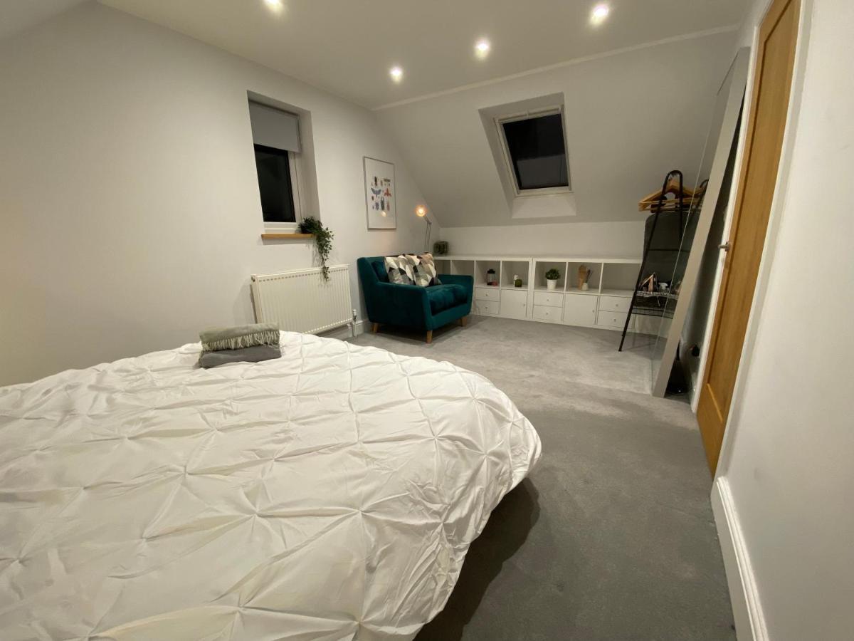 Unique Luxury Detached Apartment In Windsor That Sleeps 4 Exterior photo