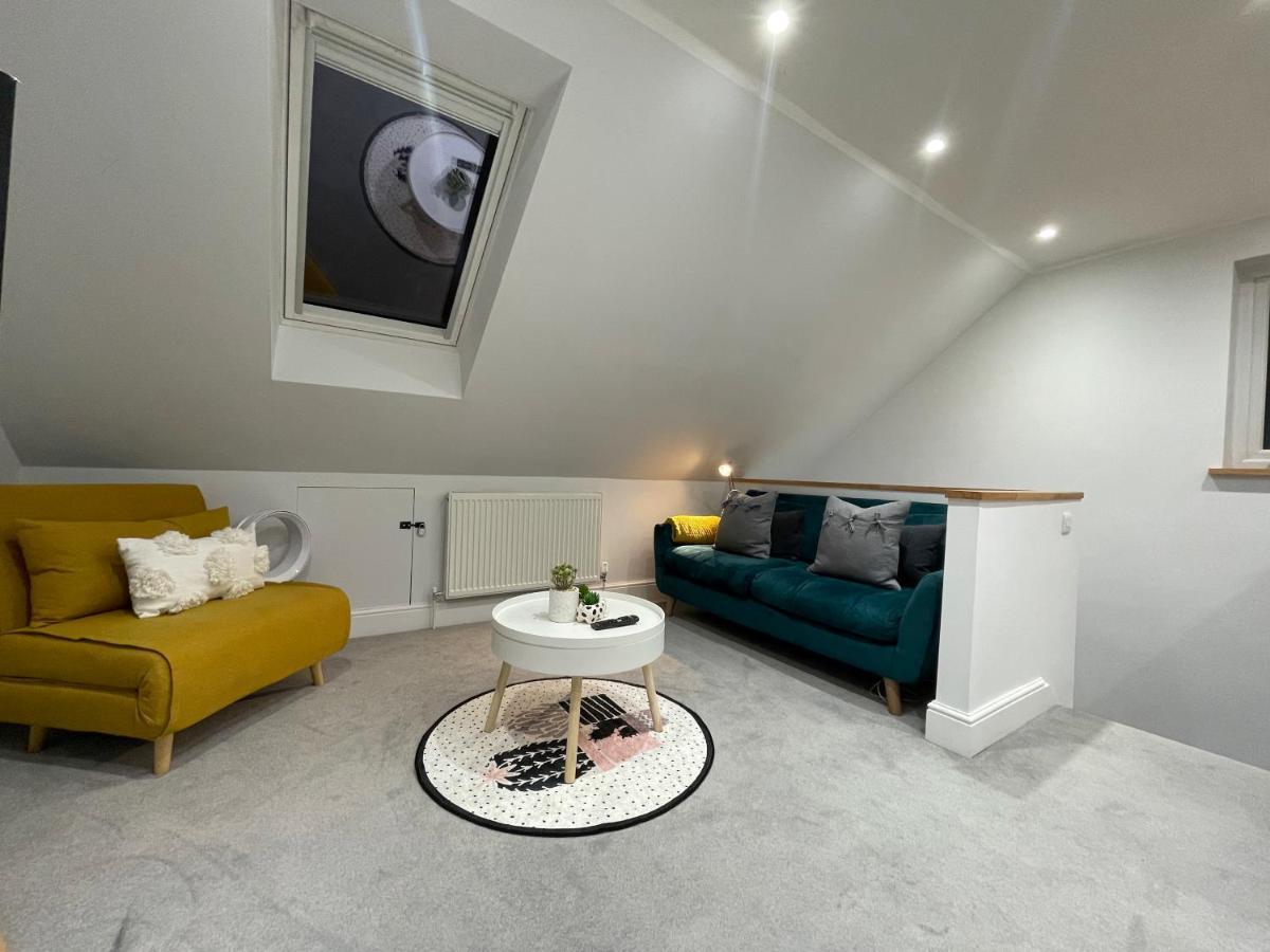 Unique Luxury Detached Apartment In Windsor That Sleeps 4 Exterior photo